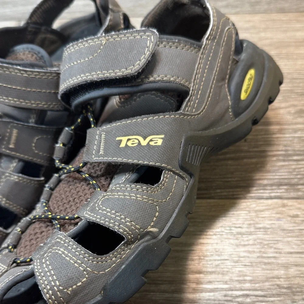 Teva men’s Sandals size 8 (s99)